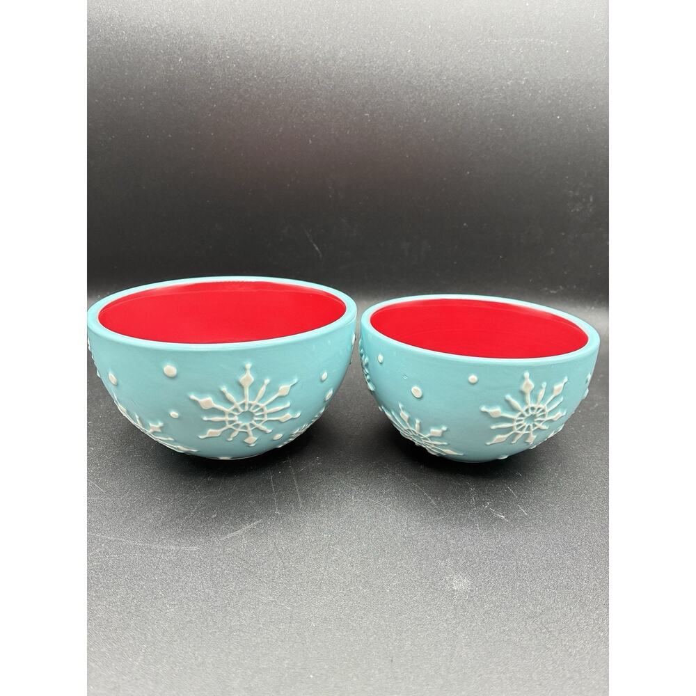 Hallmark Christmas Cozy Snowflake Nesting Bowls Blue w/Red Interior Set of 2